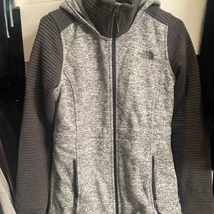 Flattering tapered North Face zip up jacket with hood. In perfect condition!